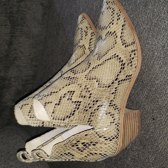 Sole Society Laurelah Bootie - Picture 3 of 8